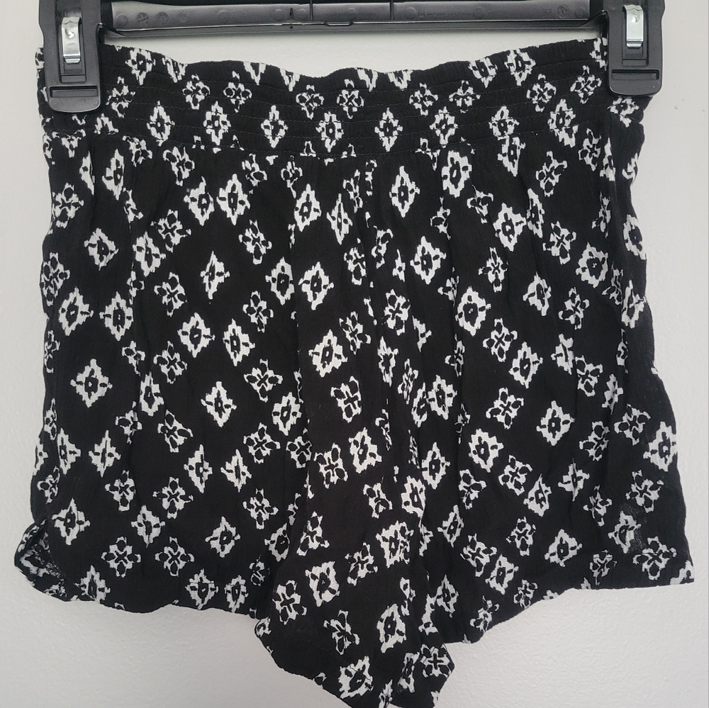 Pattern Shorts - Picture 2 of 3